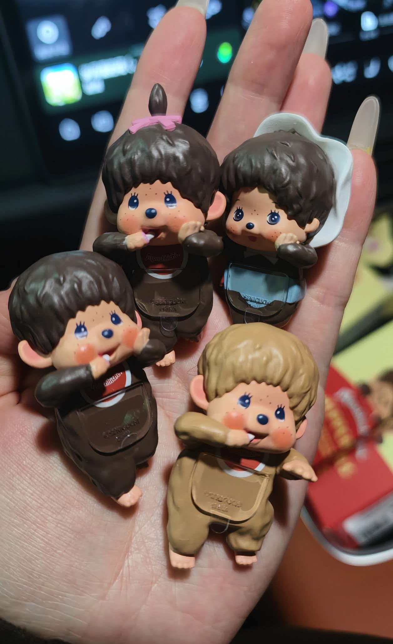 Phone Accessories Toys - Anime Figürü Mengqiqi Yatarak Duruş Kör